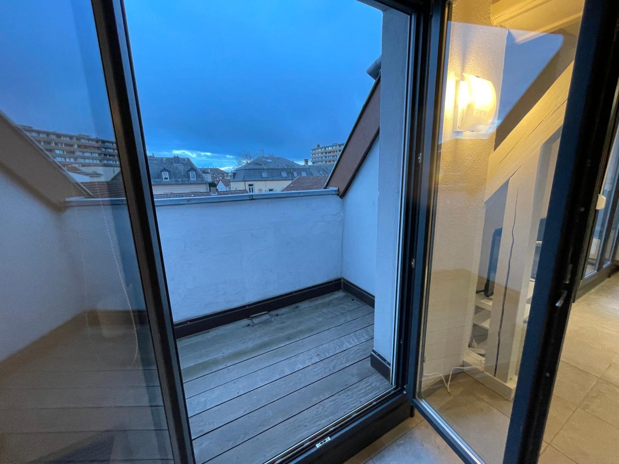 Fathala - Appartement Lumineux En Dernier Etage - Face A La Gare Routiere ซาร์บูร์ก ภายนอก รูปภาพ