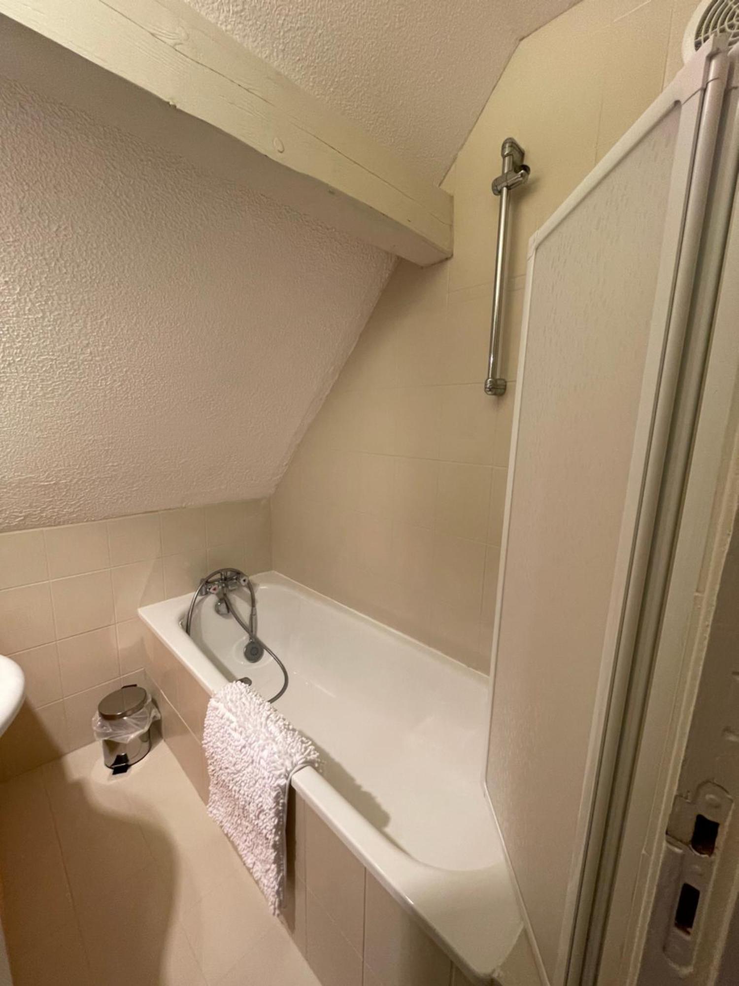 Fathala - Appartement Lumineux En Dernier Etage - Face A La Gare Routiere ซาร์บูร์ก ภายนอก รูปภาพ