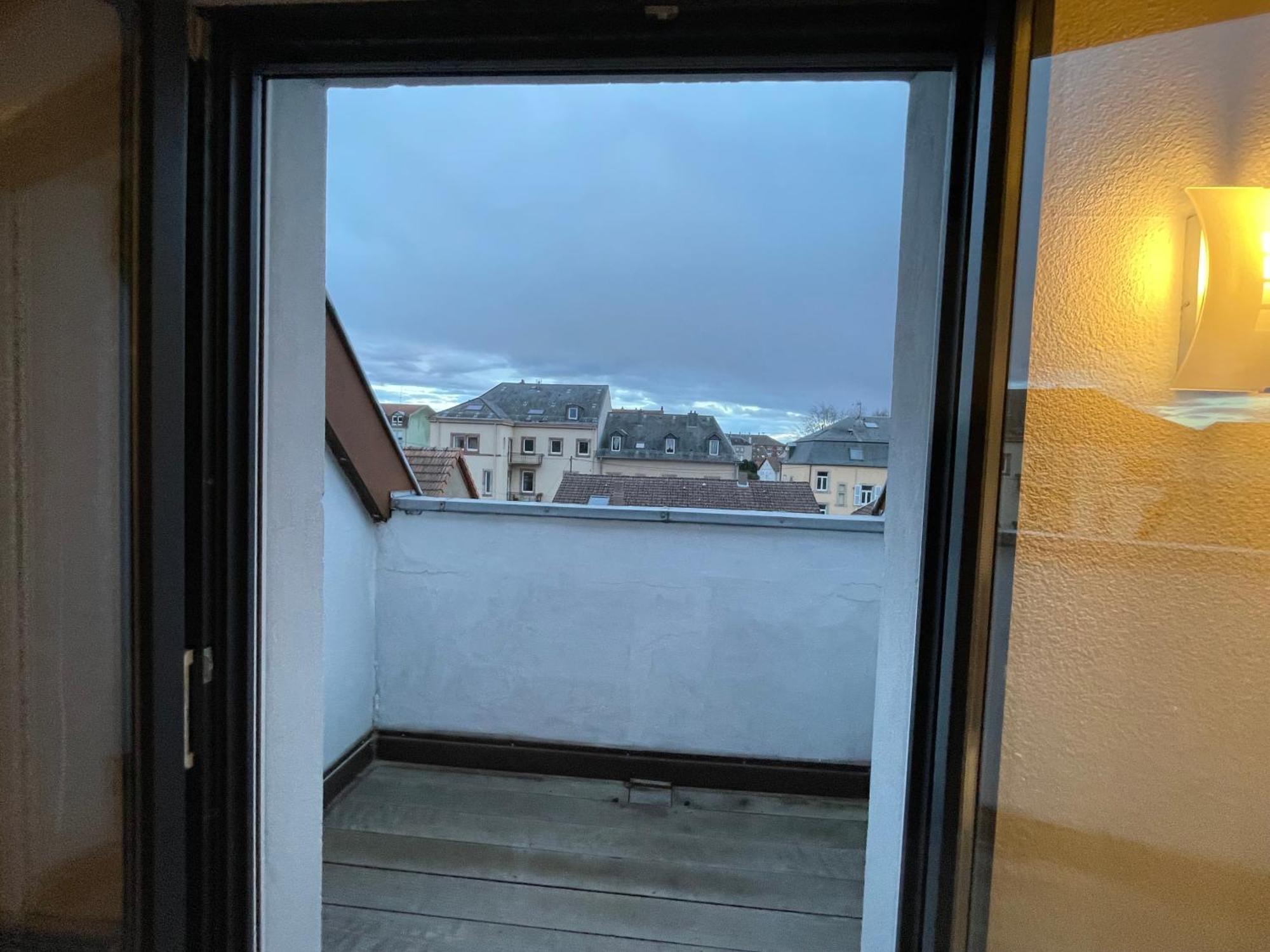 Fathala - Appartement Lumineux En Dernier Etage - Face A La Gare Routiere ซาร์บูร์ก ภายนอก รูปภาพ